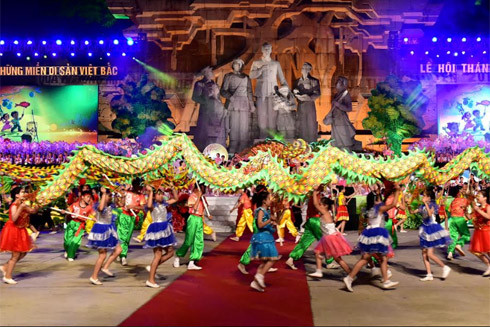 Rực rỡ đêm hội Trung thu lớn nhất Việt Nam ảnh 2