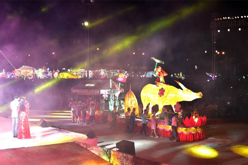 Rực rỡ đêm hội Trung thu lớn nhất Việt Nam ảnh 5
