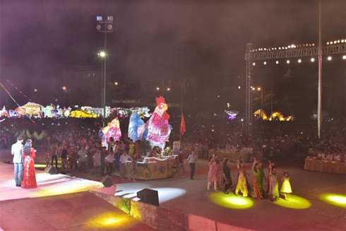 Rực rỡ đêm hội Trung thu lớn nhất Việt Nam ảnh 7