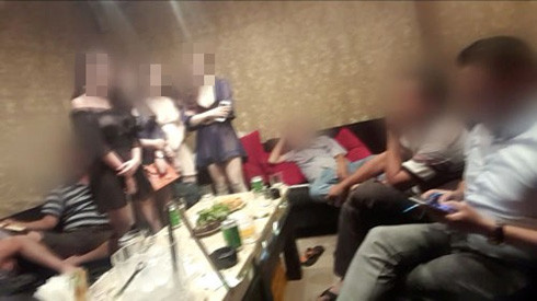 Thác loạn bên trong các nhà hàng khu trung tâm TP. HCM ảnh 3