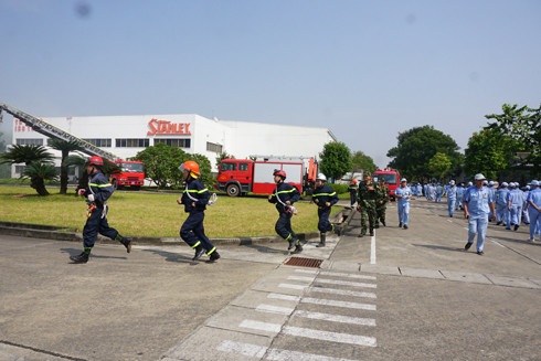 Diễn tập chữa cháy, cứu nạn tại nhà máy Stanley Gia Lâm ảnh 12