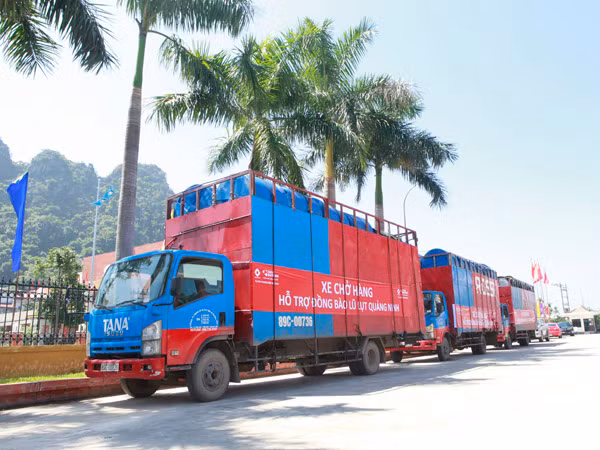 Chia sẻ khó khăn cùng đồng bào Quảng Ninh sau mưa bão ảnh 1