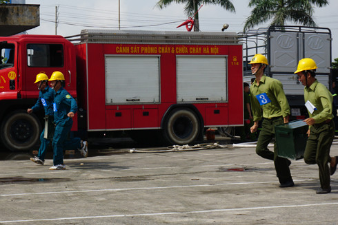 Hàm trăm người tham gia thi an toàn lao động, chữa cháy, cứu hộ, cứu nạn ảnh 8 Hàm trăm người tham gia thi an toàn lao động, chữa cháy, cứu hộ, cứu nạn ảnh 8