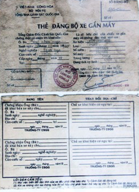 Ngỡ ngàng giấy đăng ký xe máy to bằng 2 bàn tay, mua xăng bằng phiếu ảnh 1