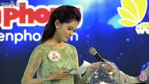 Đào Thị Hà - ứng viên sáng giá ngôi vị Hoa hậu Việt Nam trả lời ứng xử lạc đề ảnh 2