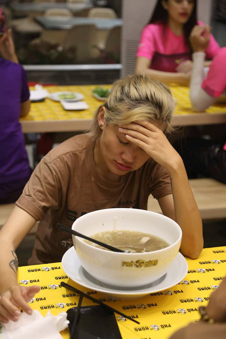Thí sinh Cuộc đua kỳ thú "phồng mồm, trợn mắt" ăn bát phở dành cho 4 người ảnh 9