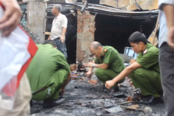 4 người trong gia đình chết cháy lúc rạng sáng ảnh 4 4 người trong gia đình chết cháy lúc rạng sáng ảnh 4