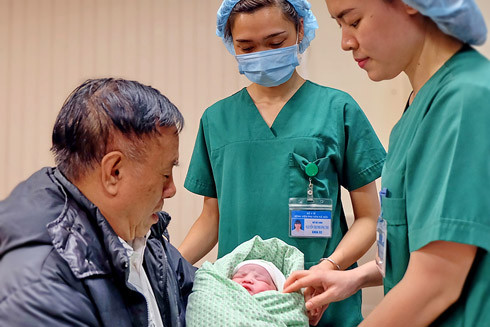 Nhật ký 72 giờ đầu tiên của em bé sơ sinh thế hệ 2016 ảnh 7