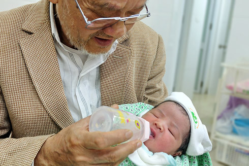 Nhật ký 72 giờ đầu tiên của em bé sơ sinh thế hệ 2016 ảnh 12