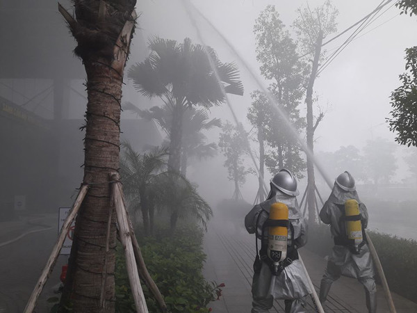 Diễn tập chữa cháy, cứu nạn người mắc kẹt trên tòa nhà cao tầng ở quận Bắc Từ Liêm ảnh 7 Diễn tập chữa cháy, cứu nạn người mắc kẹt trên tòa nhà cao tầng ở quận Bắc Từ Liêm ảnh 7