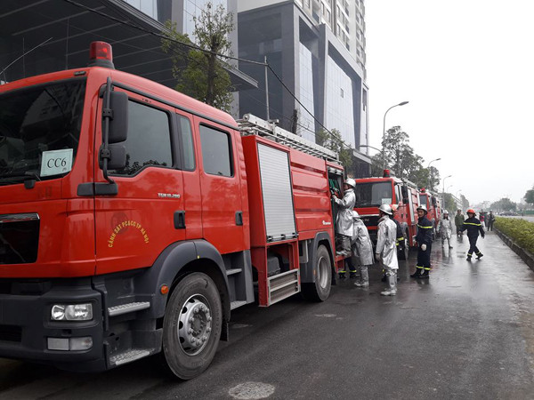 Diễn tập chữa cháy, cứu nạn người mắc kẹt trên tòa nhà cao tầng ở quận Bắc Từ Liêm ảnh 3 Diễn tập chữa cháy, cứu nạn người mắc kẹt trên tòa nhà cao tầng ở quận Bắc Từ Liêm ảnh 3