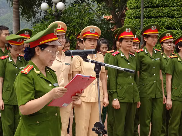 Phụ nữ Cụm thi đua số 3 CATP Hà Nội về nguồn báo công dâng Bác ảnh 1