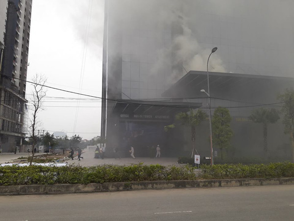 Diễn tập chữa cháy, cứu nạn người mắc kẹt trên tòa nhà cao tầng ở quận Bắc Từ Liêm ảnh 8 Diễn tập chữa cháy, cứu nạn người mắc kẹt trên tòa nhà cao tầng ở quận Bắc Từ Liêm ảnh 8