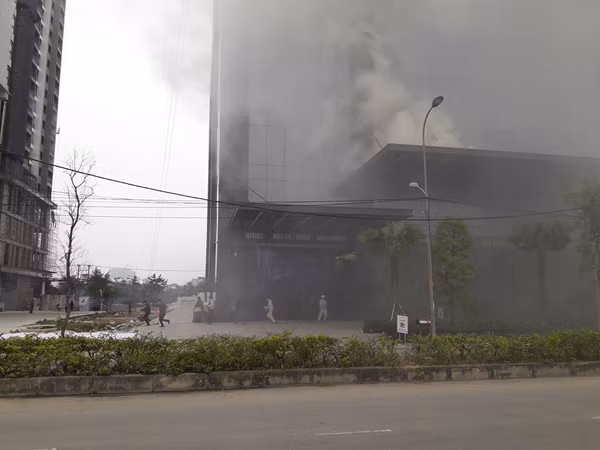 Diễn tập chữa cháy, cứu nạn người mắc kẹt trên tòa nhà cao tầng ở quận Bắc Từ Liêm ảnh 8