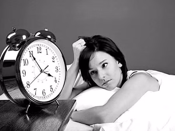 Mất ngủ làm giảm khả năng chịu đau ảnh 1