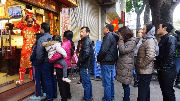 Phân luồng giao thông, đảm bảo an ninh trật tự ngày "Thần tài" ảnh 10