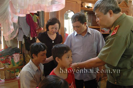 Hình ảnh từ hiện trường vụ sát hại 4 người trong một gia đình ở Yên Bái ảnh 3