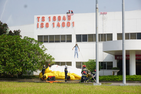 Diễn tập chữa cháy, cứu nạn tại nhà máy Stanley Gia Lâm ảnh 8