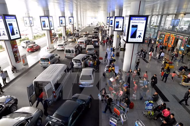 Sân bay Nội Bài chật cứng những ngày áp Tết ảnh 4