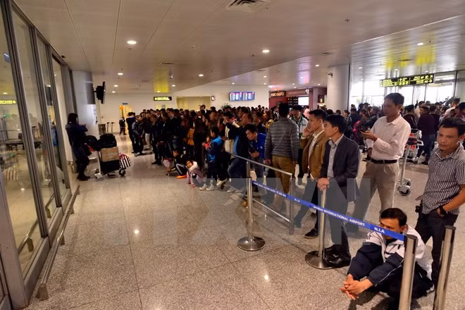 Sân bay Nội Bài chật cứng những ngày áp Tết ảnh 1