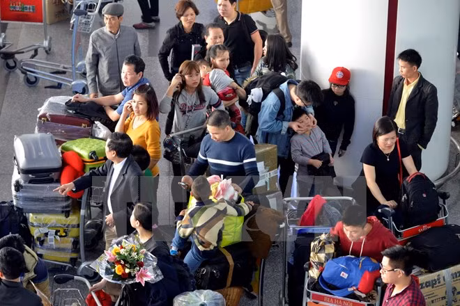 Sân bay Nội Bài chật cứng những ngày áp Tết ảnh 3