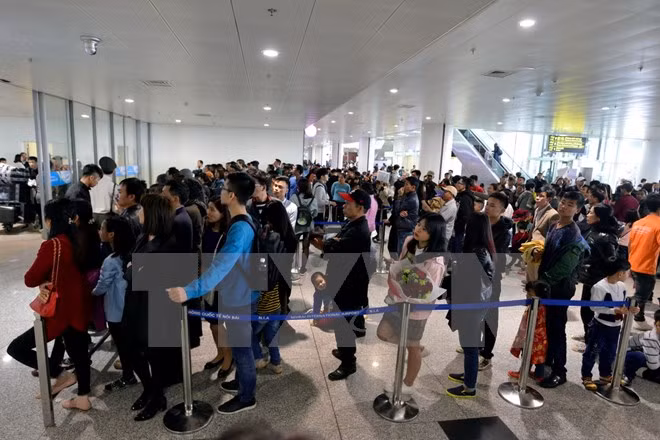 Sân bay Nội Bài chật cứng những ngày áp Tết ảnh 2