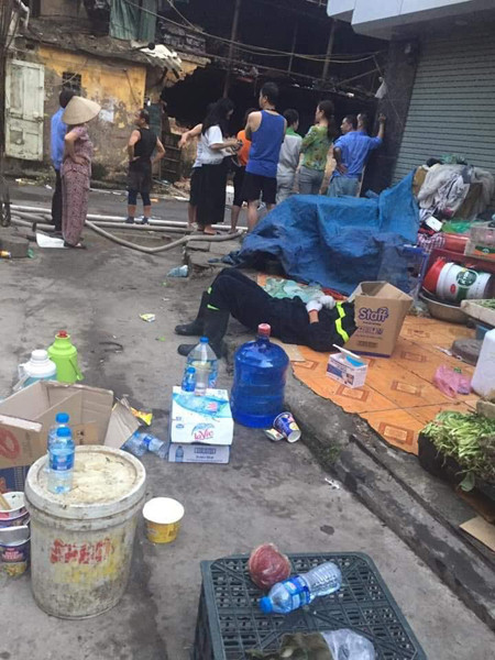 Xúc động những hình ảnh lính cứu hỏa sau khi chiến thắng "giặc" lửa ảnh 5