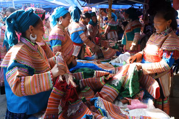 Rực rỡ sắc màu chợ phiên Bắc Hà ảnh 2