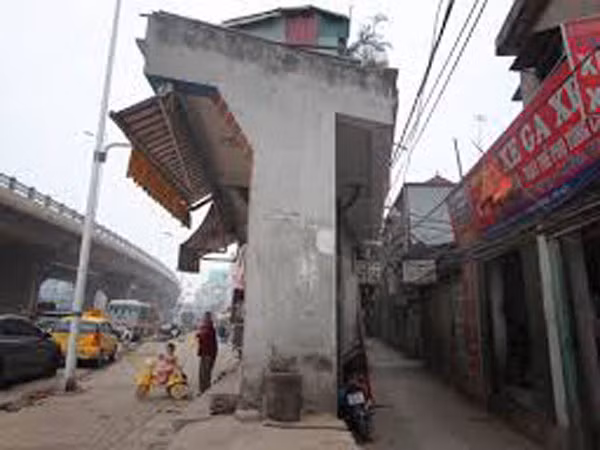 Chuyện hài và cả nỗi khổ tâm của nhà siêu mỏng, siêu méo ảnh 2