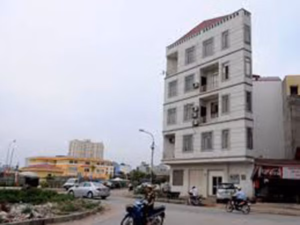 Chuyện hài và cả nỗi khổ tâm của nhà siêu mỏng, siêu méo ảnh 1