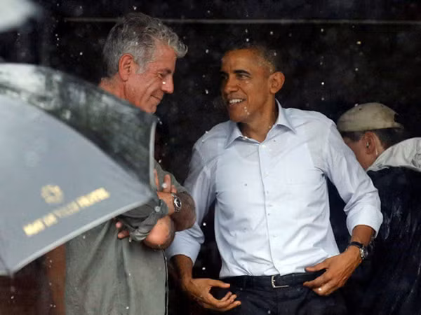 Tổng thống Obama dừng chân trú mưa tại làng Mễ Trì trước khi bay vào TP.HCM ảnh 2