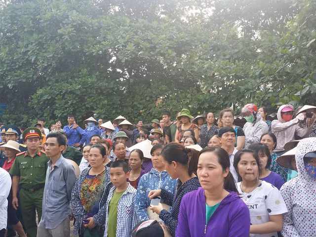 Người dân quê nhà bật khóc nức nở đón linh cữu Đại tá Trần Quang Khải ảnh 2