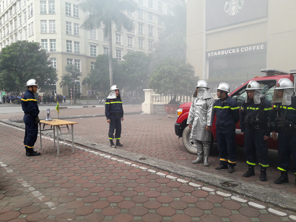 Diễn tập phòng cháy, chữa cháy, tìm kiếm cứu nạn tại tòa nhà The Garden ảnh 3