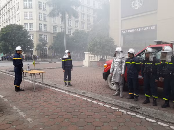 Diễn tập phòng cháy, chữa cháy, tìm kiếm cứu nạn tại tòa nhà The Garden ảnh 3