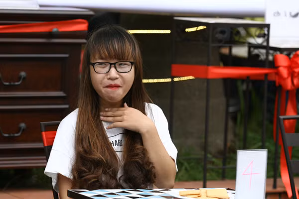 Hà Nội: "Phùng mồm trợn mắt" thi ăn bánh quy ảnh 7