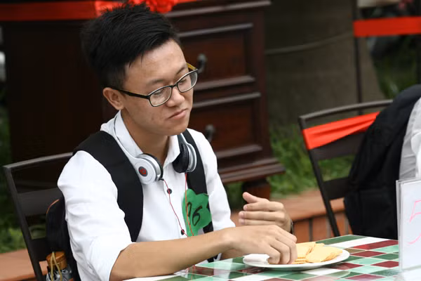 Hà Nội: "Phùng mồm trợn mắt" thi ăn bánh quy ảnh 2