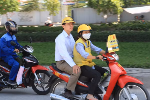 Những phụ nữ mưu sinh dưới nắng nóng đỉnh điểm 39 độ C ảnh 4