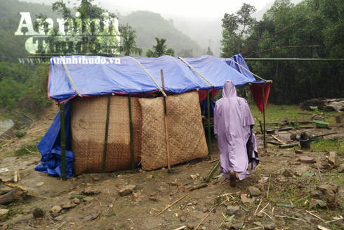 Sau lũ, chung sức chống chọi với nguy cơ sạt lở núi ảnh 1
