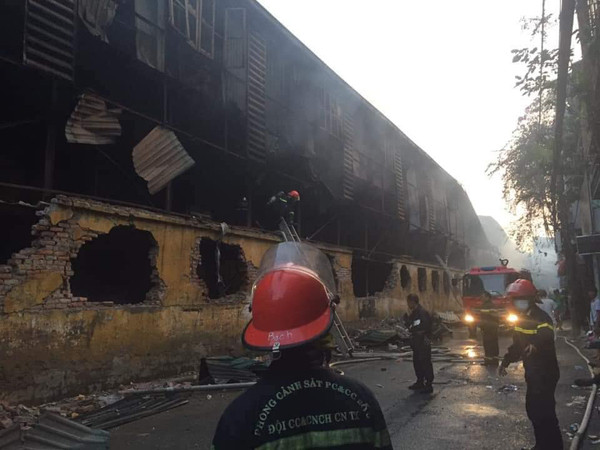 Xúc động những hình ảnh lính cứu hỏa sau khi chiến thắng "giặc" lửa ảnh 8