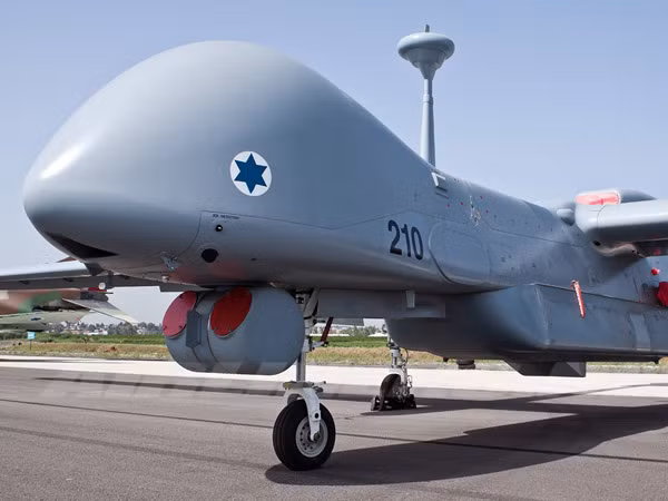 Ấn Độ chi 400 triệu USD mua 10 UAV Heron TP có gắn tên lửa của Israel ảnh 2