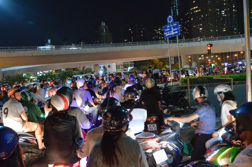 Đường lên cầu Thủ Thiêm bị phong tỏa để phục vụ màn bắn pháo hoa