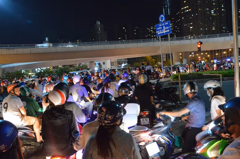 Đường lên cầu Thủ Thiêm bị phong tỏa để phục vụ màn bắn pháo hoa