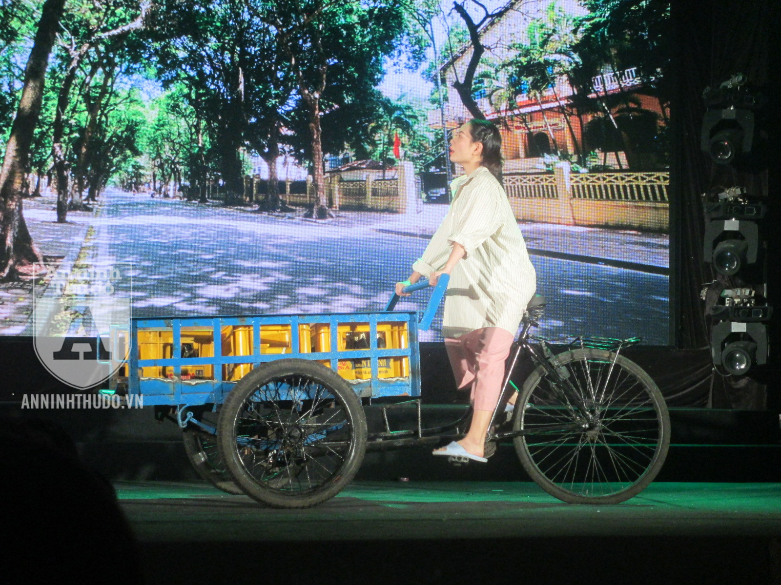 "Nữ sinh hoa khôi trường Luật TP.HCM" và câu chuyện cổ tích 40 năm khiến nhiều người ứa nước mắt ảnh 5