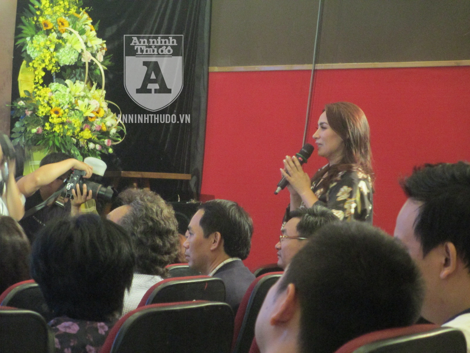 "Nữ sinh hoa khôi trường Luật TP.HCM" và câu chuyện cổ tích 40 năm khiến nhiều người ứa nước mắt ảnh 3