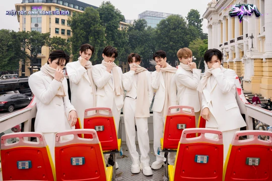 UPRIZE thu hút đông đảo khán giả Hà Nội trước giờ concert "Đấu trường sấm" lên sóng