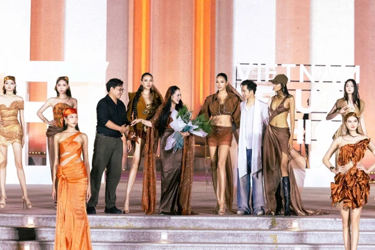 NTK Thanh Hương Bùi thông tin về việc dừng hợp tác với Miss Cosmo