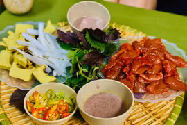 Mùa sứa đỏ trên phố....
