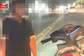 Thanh niên chặn đầu taxi, chửi bới sau va chạm bị lập biên bản 