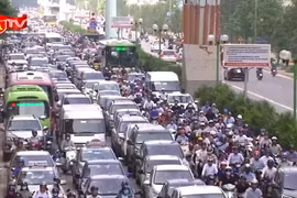 Hà Nội xây dựng lộ trình hạn chế phương tiện cá nhân vào trung tâm khi đầy đủ các điều kiện| ATV ngày 22/7/2026
