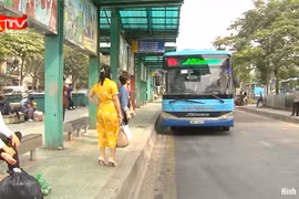Đổi vé tháng giấy sang vé điện tử, hành khách được hoàn tiền theo thời gian còn lại